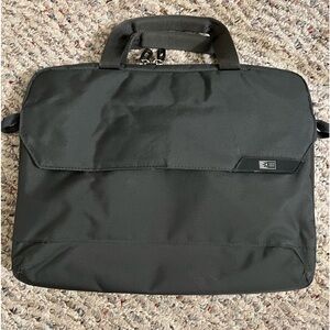 Computer bag/Case logic brand dark gray. Used/good .11x14x2